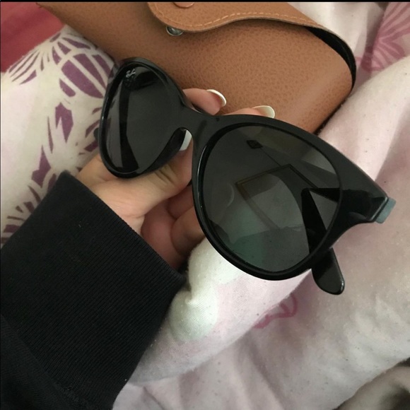 Authentic RayBans in 4203 - Picture 3 of 4